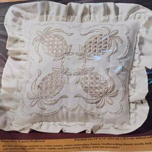 NEW Vintage 1984 The Creative Circle Kit #0465 Colonial Welcome Pillow Pineapple